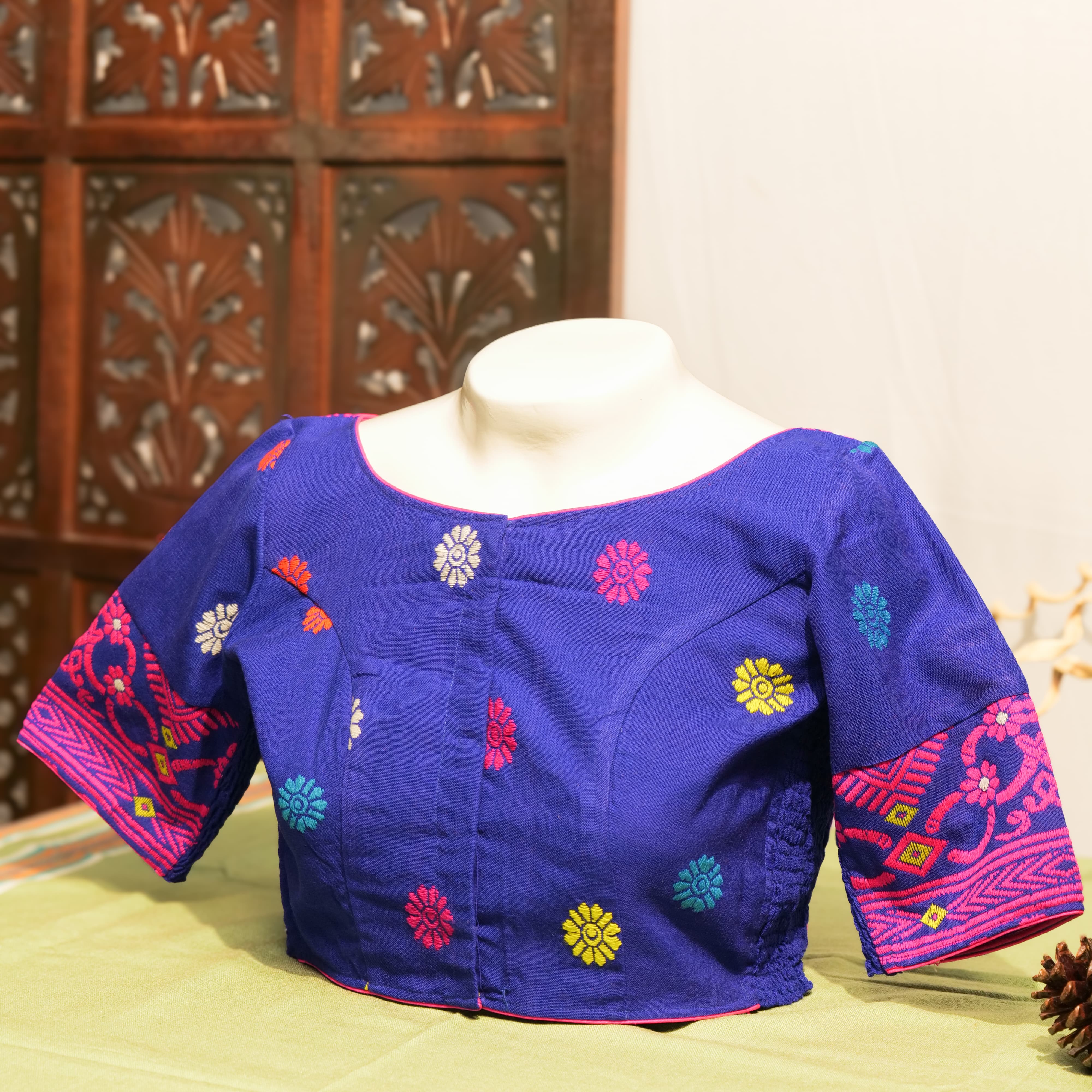 STRETCHLINE BLOUSE WITH KARBI MOTIF